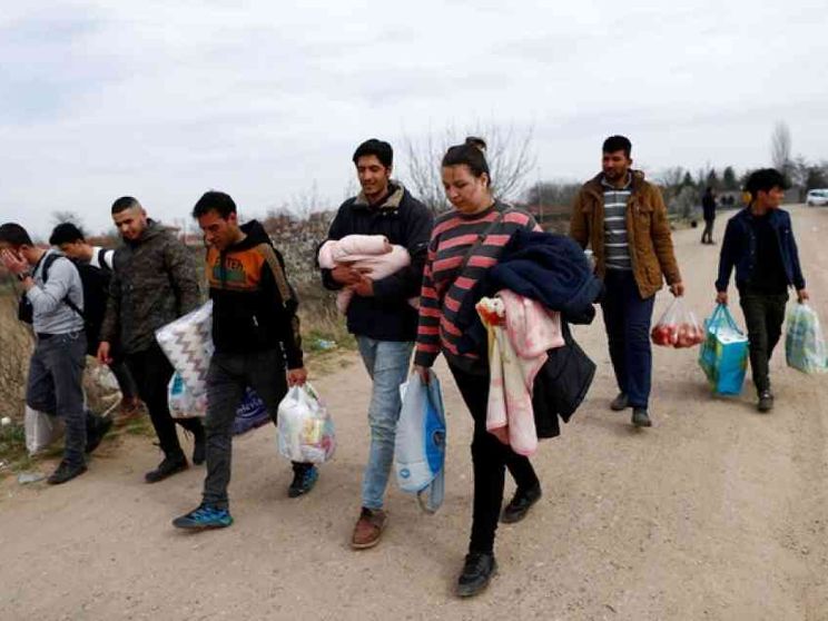 Il Papa: «Non dimenticare quei profughi sul confine»