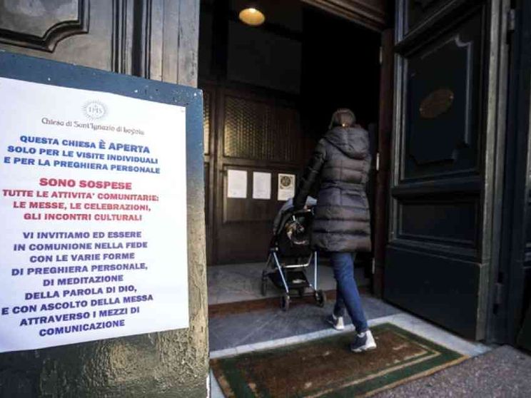 Nella diocesi di Roma chiese parrocchiali aperte