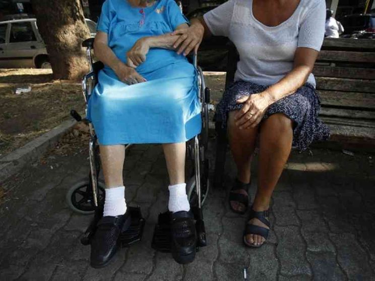 Badanti e colf senza tutele e certezze