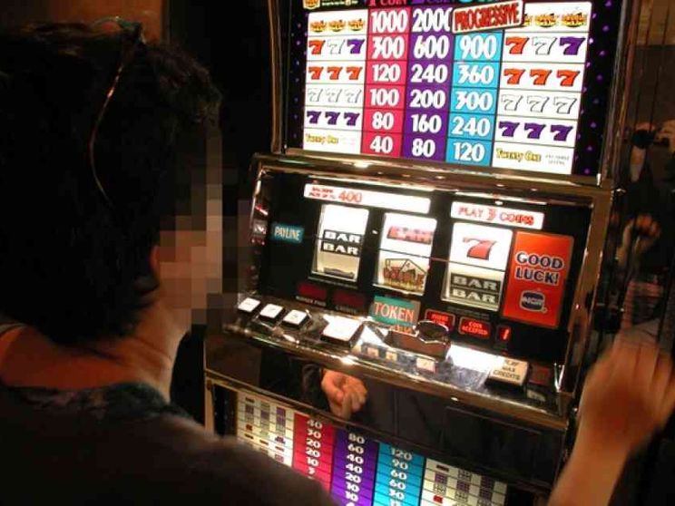 Tutte le slot spente, anche nei tabaccai. Direttiva dei Monopoli