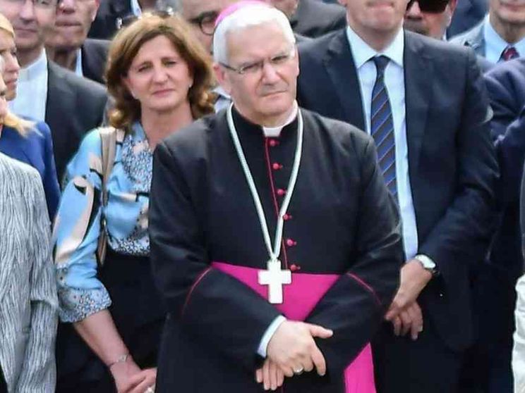 Il vescovo Beschi: «Questa settimana sono morti troppi sacerdoti»
