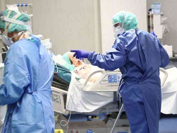 In ospedale 16mila persone, 2.655 in terapia intensiva. Oltre 4.000 morti