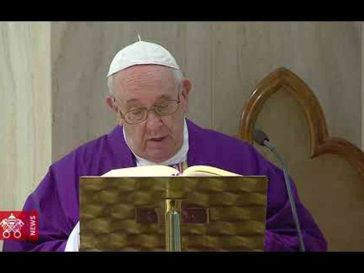 Il Papa prega per le famiglie chiuse a casa con i bambini