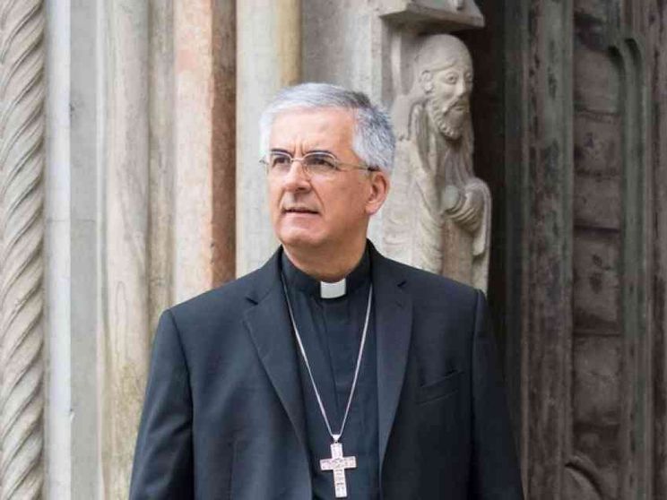 Il vescovo: "Quegli sguardi d'amore che ho incontrato in ospedale... "