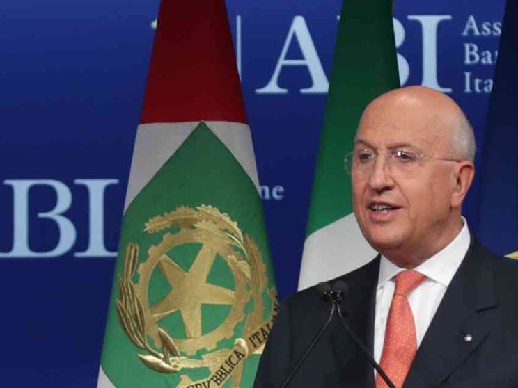 Patuelli (Abi): «Ora le premesse per la riscossa»