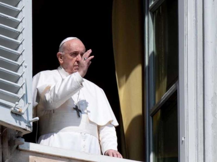 Il Papa: Gesù tende la mano per salvarci
