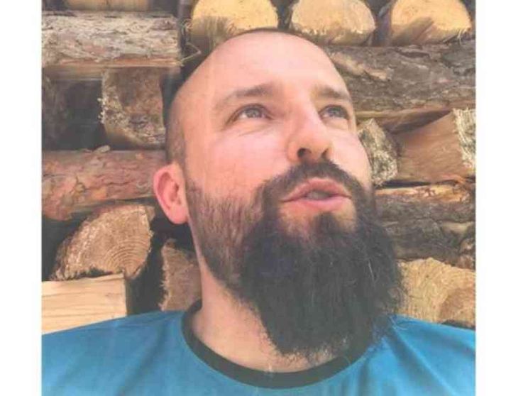 Così don Alessio torna in corsia come infermiere volontario