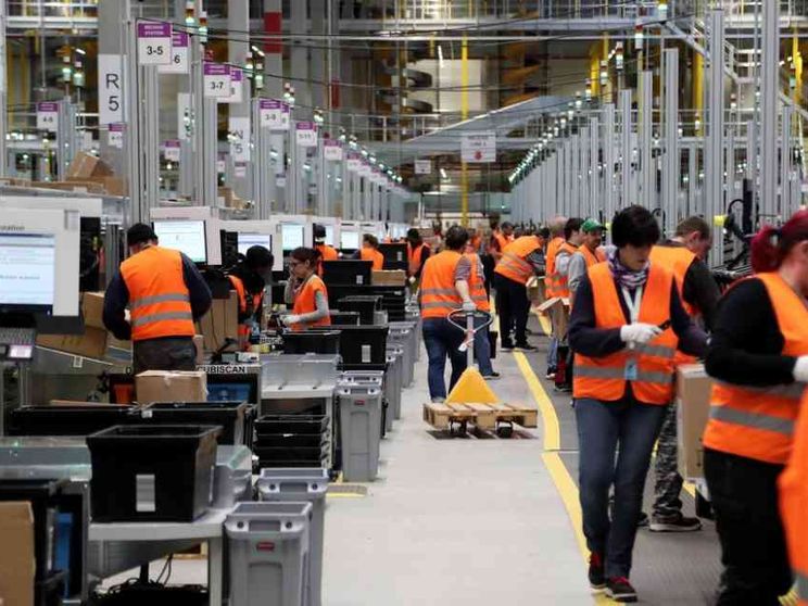 Dipendente positiva al Covid-19, ma il magazzino resta aperto