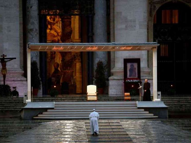 Ecco le parole del Papa nella preghiera straordinaria in San Pietro