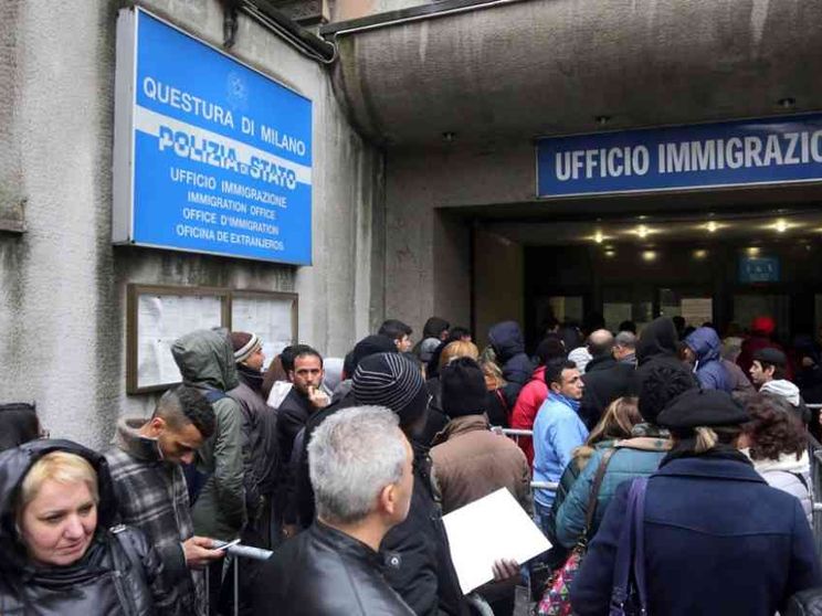 Immigrati, i permessi di soggiorno al tempo dell'emergenza