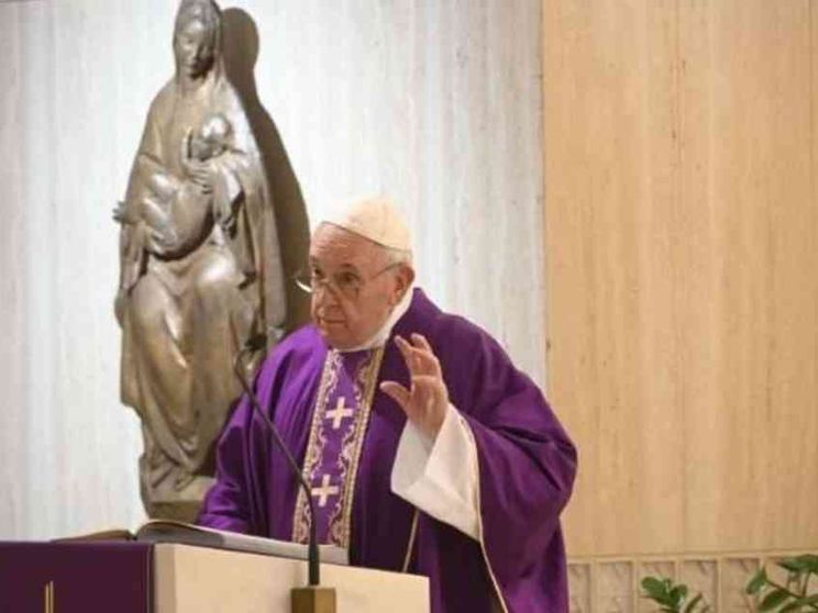 Il Papa prega per i senzatetto, sofferenti nascosti in questo tempo