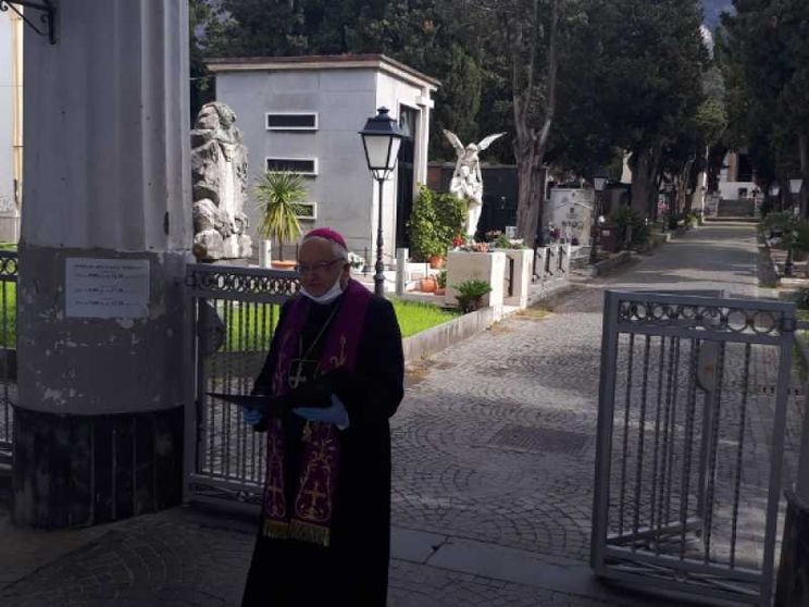 Nocera-Sarno, il vescovo chiude le chiese: aprirle crea rischio di contagio