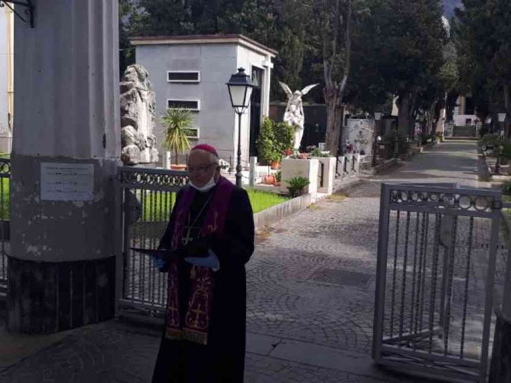 Nocera-Sarno, il vescovo chiude le chiese: aprirle crea rischio di contagio