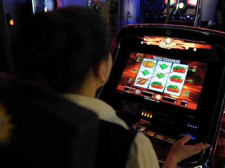 Azzardo, 15mila sale chiuse, 63mila esercizi commerciali con slot spente