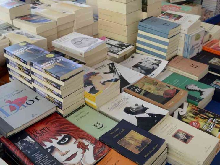 Il virus uccide i libri: vendite calate del 75%