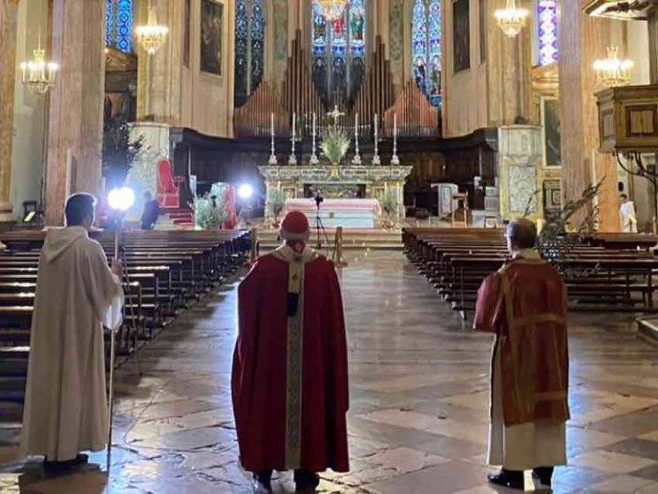 Bassetti: Pasqua ridotta e di sofferenza. Le omelie delle Palme