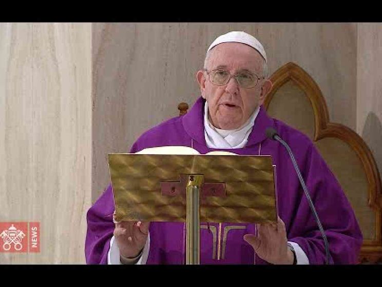 Il Papa prega per i detenuti e pensa ai poveri: in loro si identifica Gesù