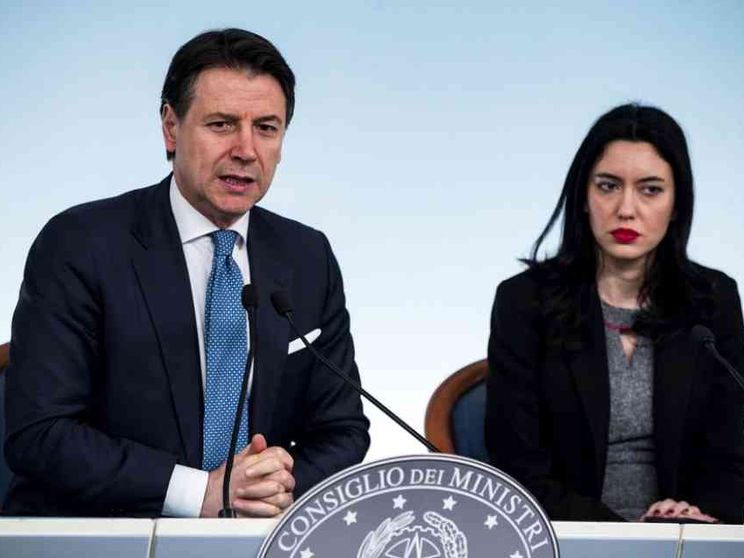 Scuola, si va verso lezioni a casa fino a giugno. Settembre è già un caso