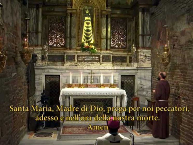Con il Rosario a Loreto trova casa l'Italia intera
