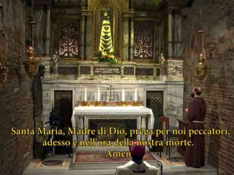 Con il Rosario a Loreto trova casa l'Italia intera