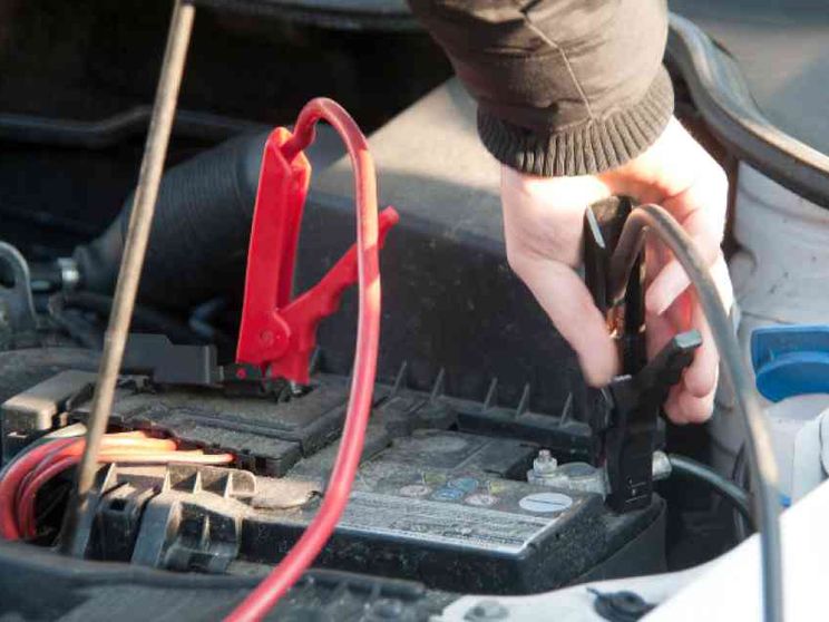 Assicurazione e batteria scarica: ecco cosa fare