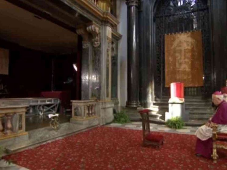 La preghiera all'uomo della Sindone: liberaci dalla pandemia