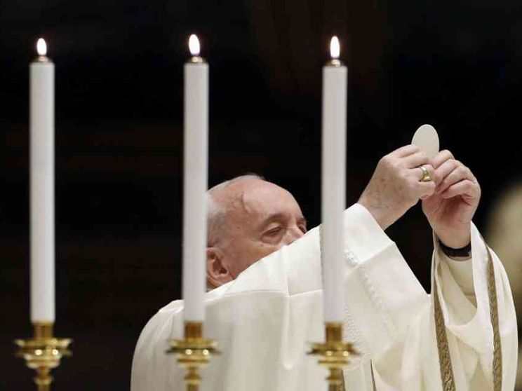 Il Papa: la Veglia Pasquale ci dona il diritto alla speranza e al coraggio