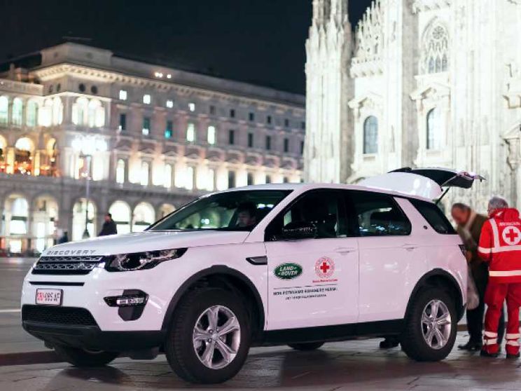Land Rover mette in moto i droni della Croce Rossa