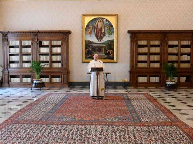 Il Papa: Il Signore ci dia il coraggio che hanno le donne