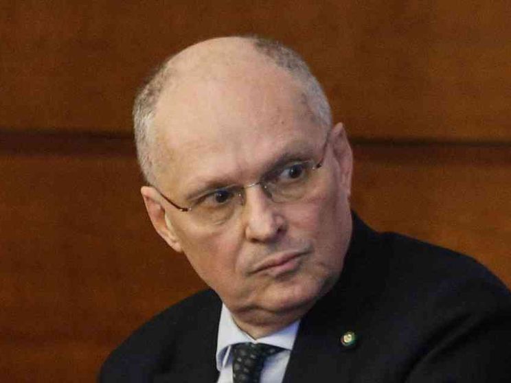 Ricciardi: «Prepariamoci a nuove abitudini. Anche in chiesa»
