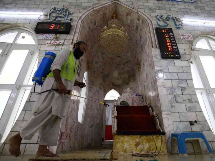 Primo morto per il virus. Appello: togliete l'embargo sulle forniture sanitarie