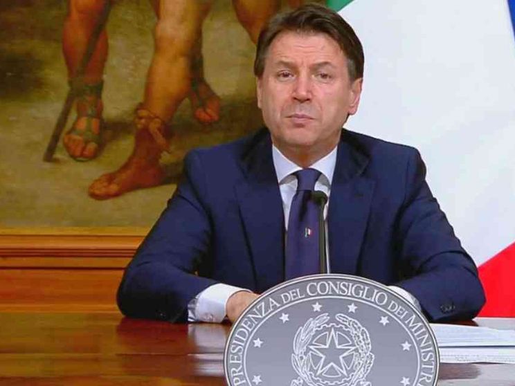 Conte: fase 2 prudente. Il calendario delle aperture. Sì visite ai parenti