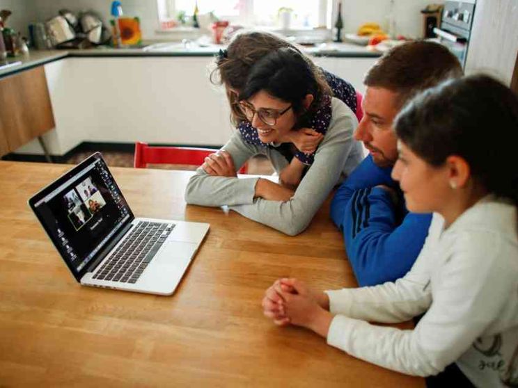 Famiglia, lo stress di genitori e figli in isolamento