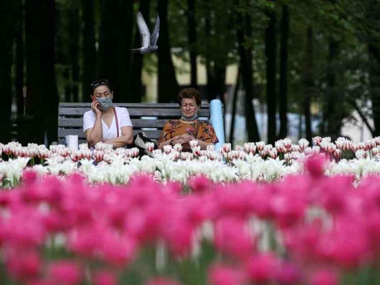 Il virus che si indebolisce: speranze per l'estate