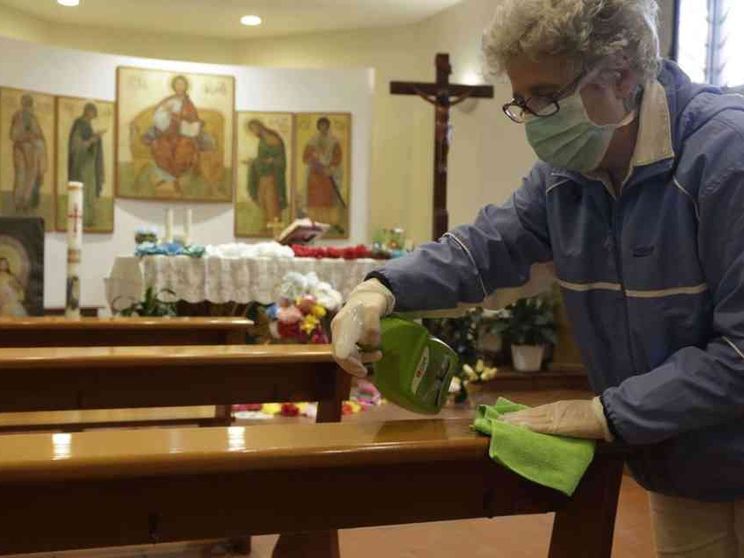 Conte: dispiaciuto, penso alla sicurezza. Funzioni all'aperto e un protocollo