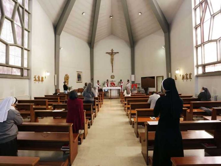 Messe, sì già da maggio: dall'11 all'aperto e dal 25 nelle chiese