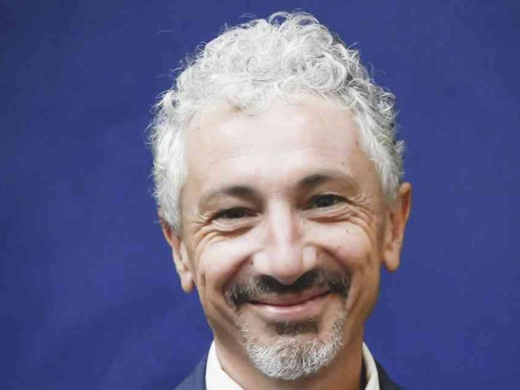 Un centro di gravità permanente e di futuro