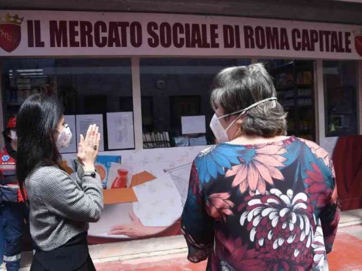 Chi non può paga la spesa lavorando. Fa discutere il progetto del Campidoglio