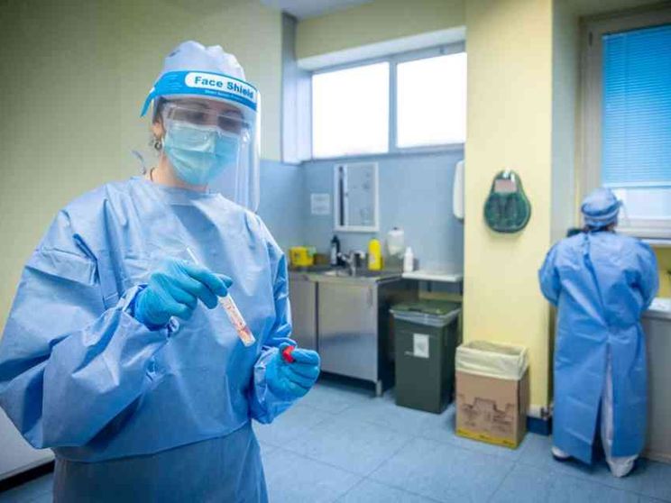 Dagli antivirali al plasma, così si cura il Covid (adesso anche a casa)