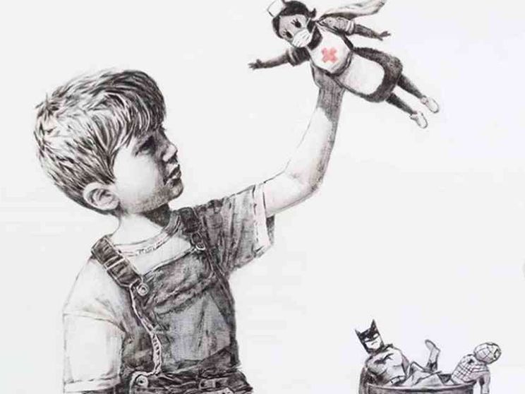 Il bimbo di Banksy gioca con i supereroi. E sceglie l'infermiera