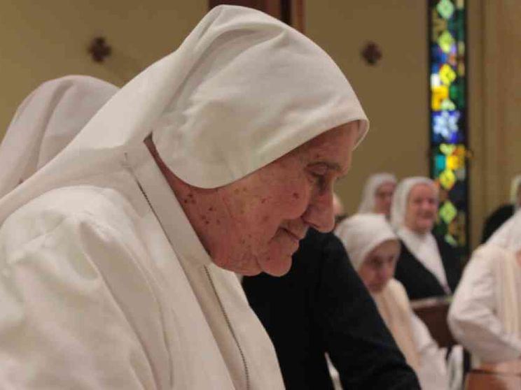 Suor Alfredina, morta a 99 anni dopo aver sconfitto il Covid