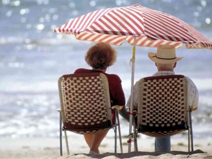 Vacanze estive con la giusta distanza. Le Regioni riaprono le spiagge