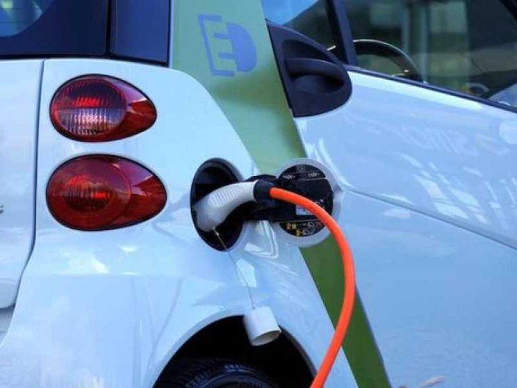 Ignorata e umiliata, così si uccide l’automobile