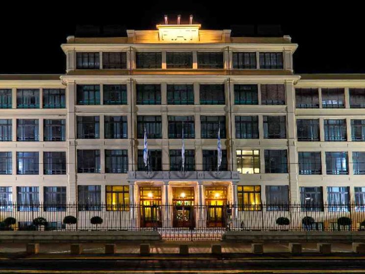 Il prestito da 6,3 miliardi, la garanzia dello Stato, le tasse: il caso Fca-Sace