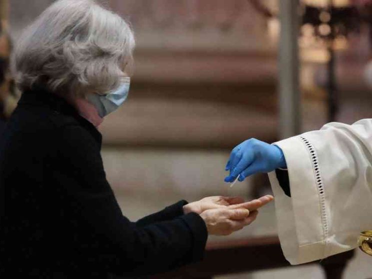 Le prime Messe “con il popolo”. Qui Milano: «Grande gioia e sicurezza»