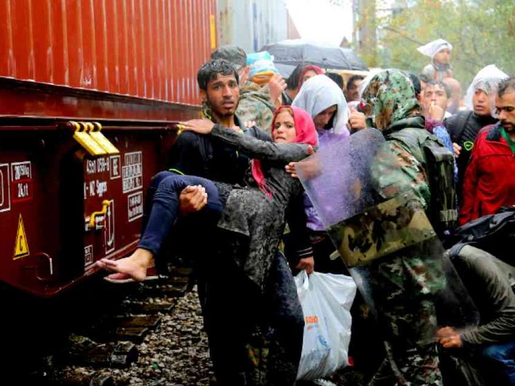 Astalli: nel 2019 calo sbarchi perché migranti bloccati in Libia e Grecia