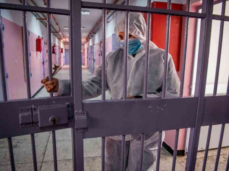 Fuori dall'angoscia, la paura da superare. Misure per la dignità