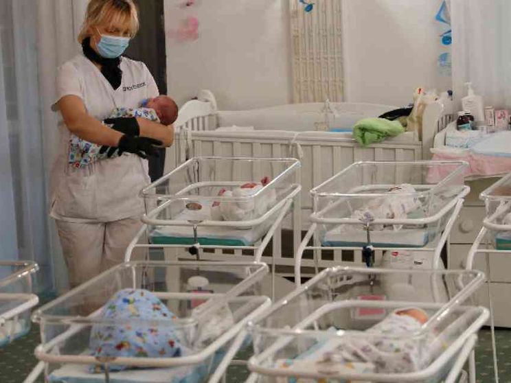 60 figli di surrogata parcheggiati a Kiev: l'Ucraina si sveglia. E l'Italia?