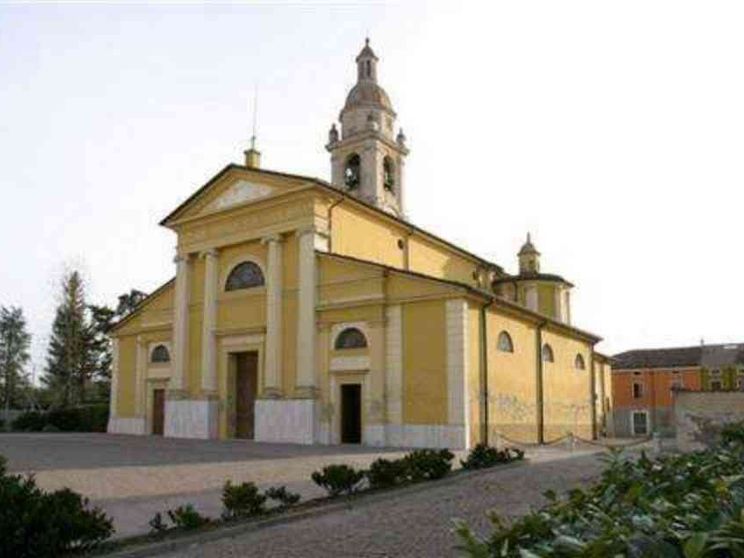 Tre paesi e un'unica Messa. Così la liturgia «sicura» unisce le parrocchie