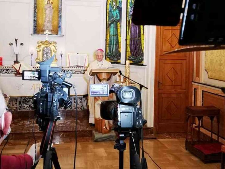 Messe festive in diretta: è il momento di fermarsi o proseguire?